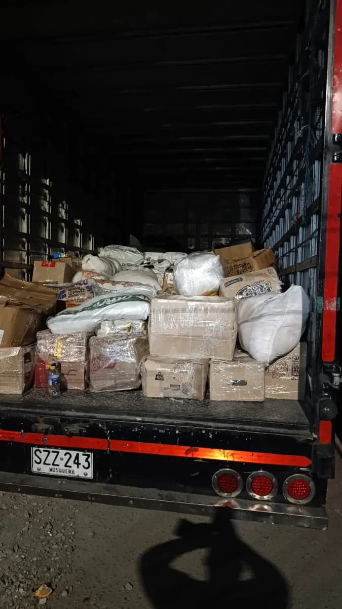 Interior de un camión de ALC Mudanzas cargado y organizado para el traslado