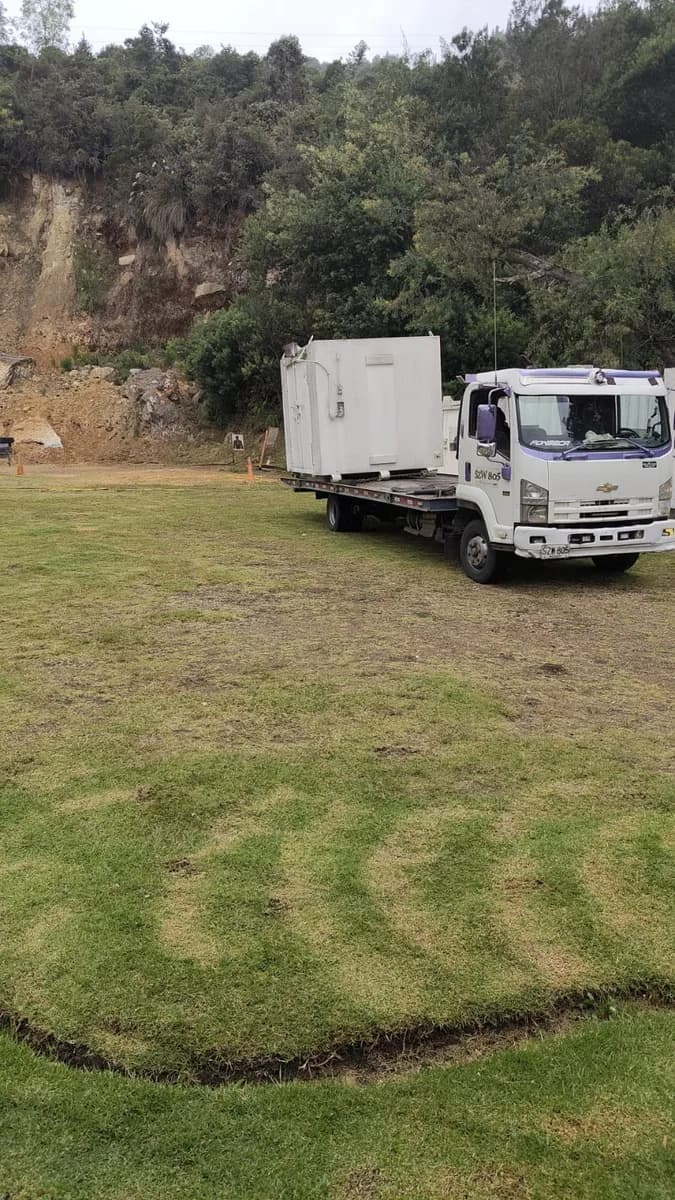 Camión de ALC Mudanzas con contenedor listo para una mudanza nacional desde Bogotá